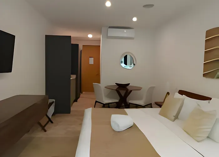 Apartamento The Shore - Chic Getaway - Steps Away